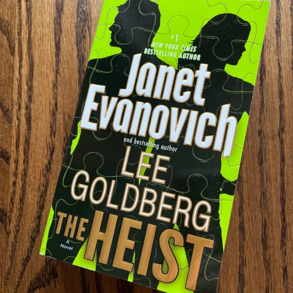 The Scam, The Job, The Chase, The Heist (bundle) Janet Evanovich, Lee Goldberg - Picture 4 of 9